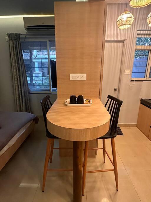 Zenn Pvt With Balcony Smart Tv Wifi Ac Pune