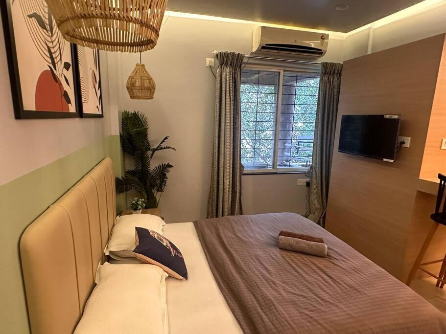 Zenn Pvt With Balcony Smart Tv Wifi Ac Apartment Pune