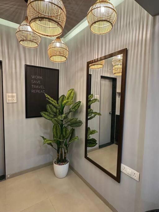 Zenn Pvt With Balcony Smart Tv Wifi Ac Apartment *