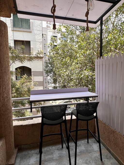 Zenn Pvt With Balcony Smart Tv Wifi Ac Apartment Pune