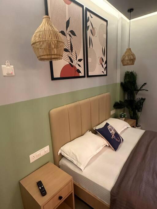 Zenn Pvt With Balcony Smart Tv Wifi Ac Pune