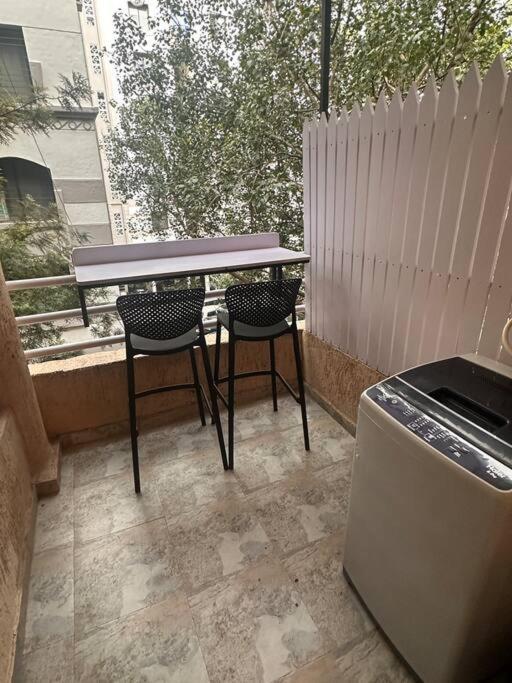 Apartment Zenn Pvt With Balcony Smart Tv Wifi Ac *