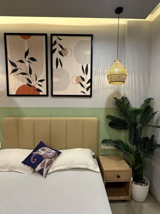 Zenn Pvt With Balcony Smart Tv Wifi Ac Apartment Pune